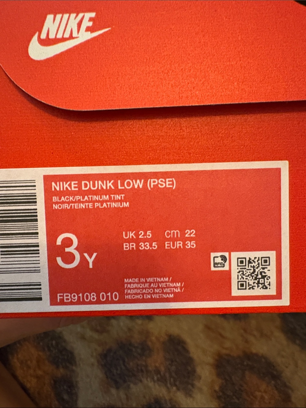Nike Kids dunk low black/platinum. New in box - Picture 5 of 5
